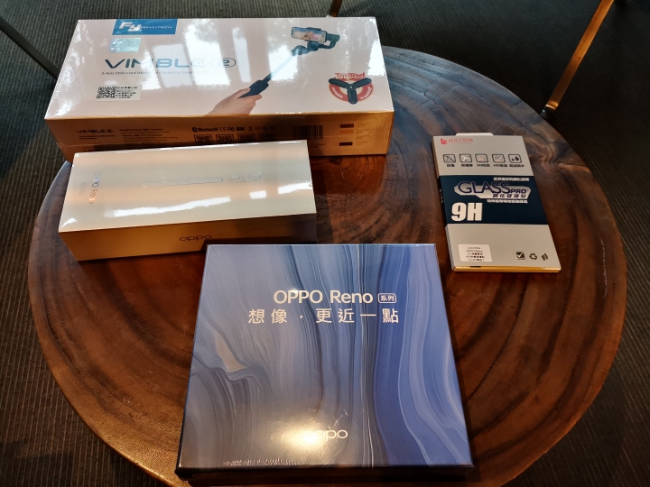 人篸的的一隻OPPO PHONE 禱告不是機王