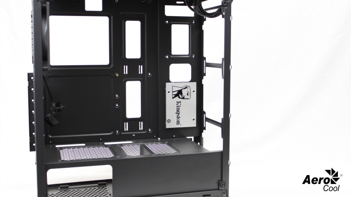 點我看大圖 愛樂酷AeroCool Bolt閃電,與世界冠軍選手聯名?!
