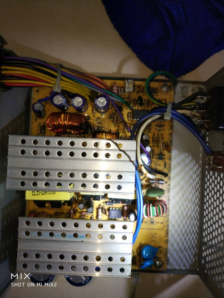 這兩顆電源供應器品質如何 有高手來看看嗎