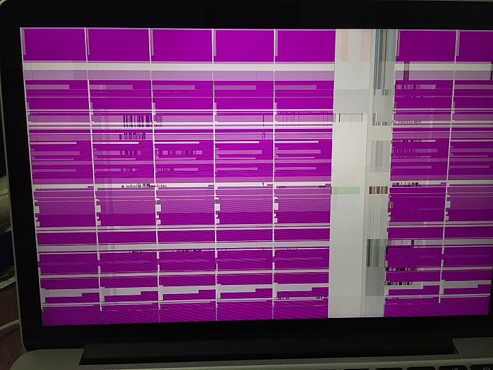 Macbook Pro 13 螢幕一直閃