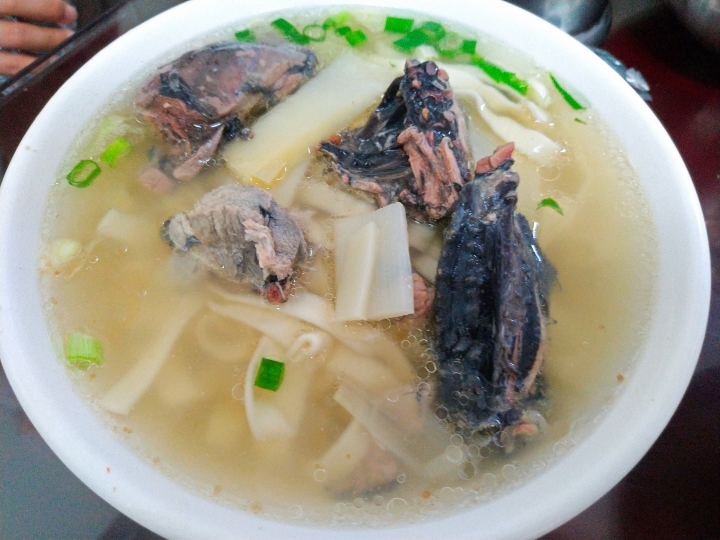 [桃園市]三妹四川麵食-無論你想吃的是四川名吃的燃麵、蹄花麵、肥腸麵、燉雞麵、酸辣粉，還是台灣才有四川沒有的川味兒牛肉麵，在這裡通通吃的到！！