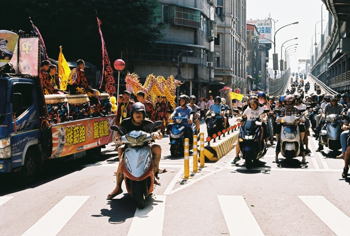 [Canon EOS 55]兒育|城隍一日遊[Kodak 200][50mm]
