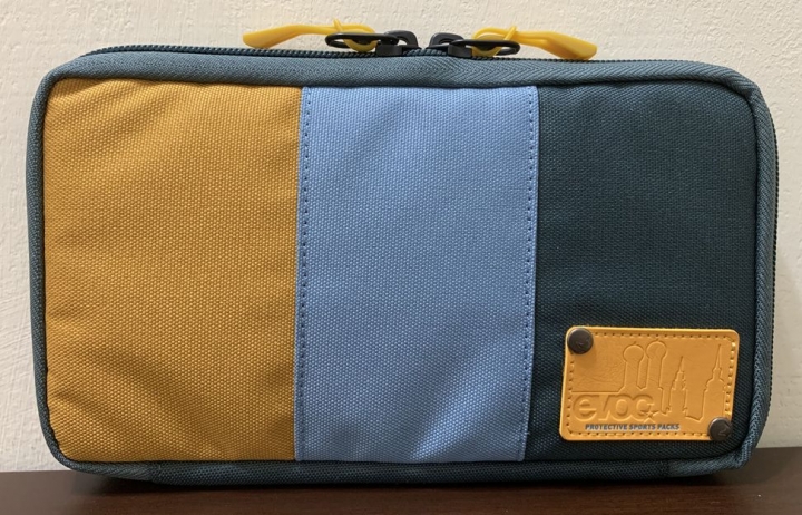 【分享】旅行的好夥伴~EVOC TRAVEL CASE 護照包