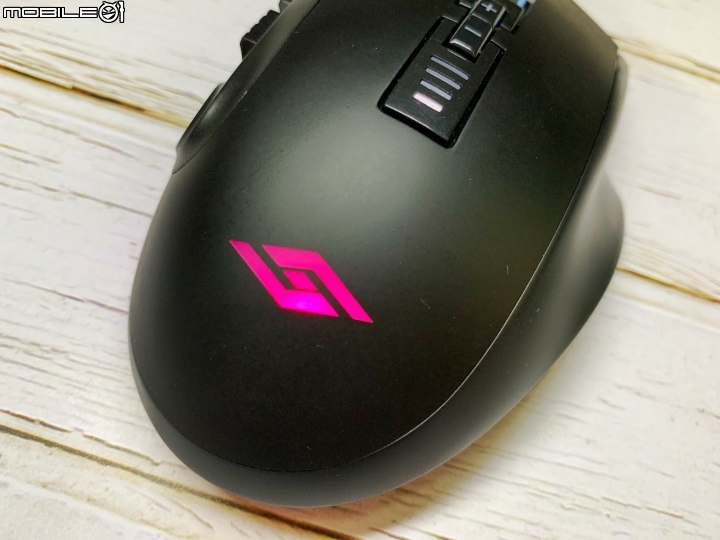 [開箱] SAIOSONE M800 電競滑鼠 – PMW3360晶片、12000DPI、具備12個自定義按鍵