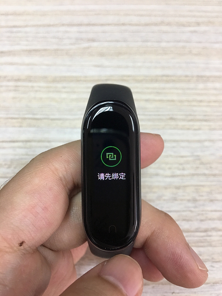 【簡易開箱】小米手環4 NFC版...有昨日發售的餘溫