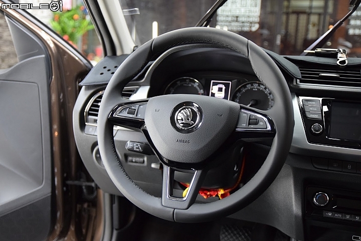 點我看大圖 Skoda Fabia 1.0TSI 19年式小改開箱