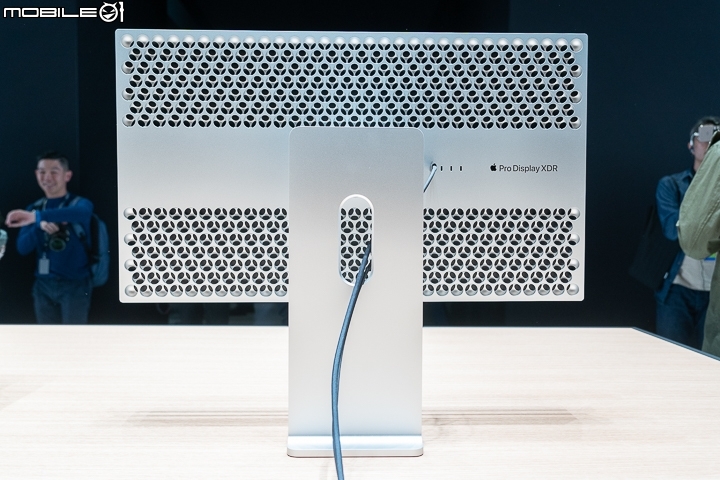 Apple Mac Pro 2019 與 Pro Display XDR 動眼看！ 微妙外型下的強大效能！