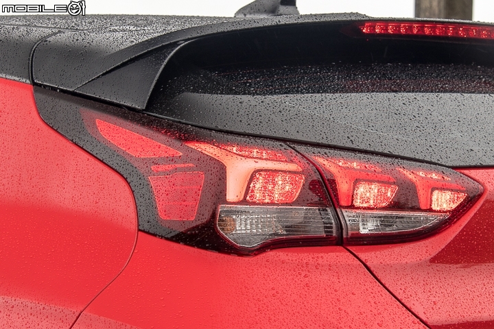 Hyundai Veloster Turbo試駕 又酷又會跑