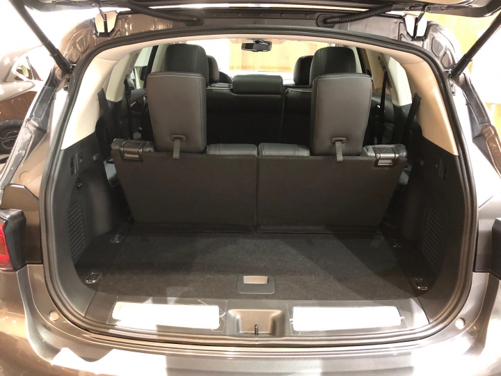 賞完QX50跟QX60之後猶豫了
