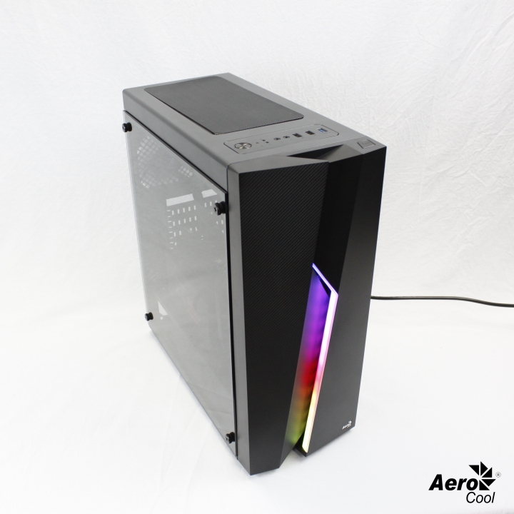 點我看大圖 愛樂酷AeroCool Bolt閃電,與世界冠軍選手聯名?!