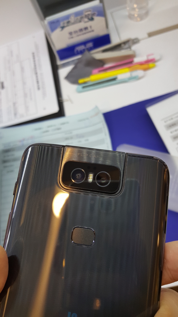 Zenfone 6 忠孝SOGO預購取機 新品瑕疵 待續!