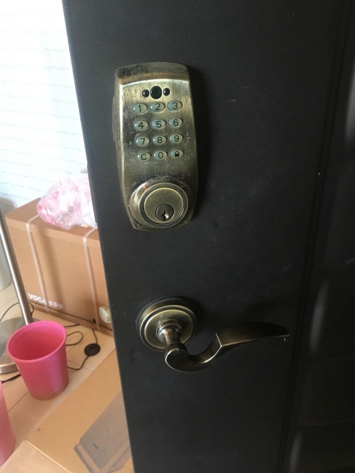 請教更換新的電子鎖