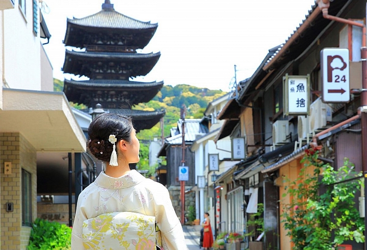 【京都府】穿和服漫步新綠的京都街道。「怎麼拍都是網美照」的一日路線