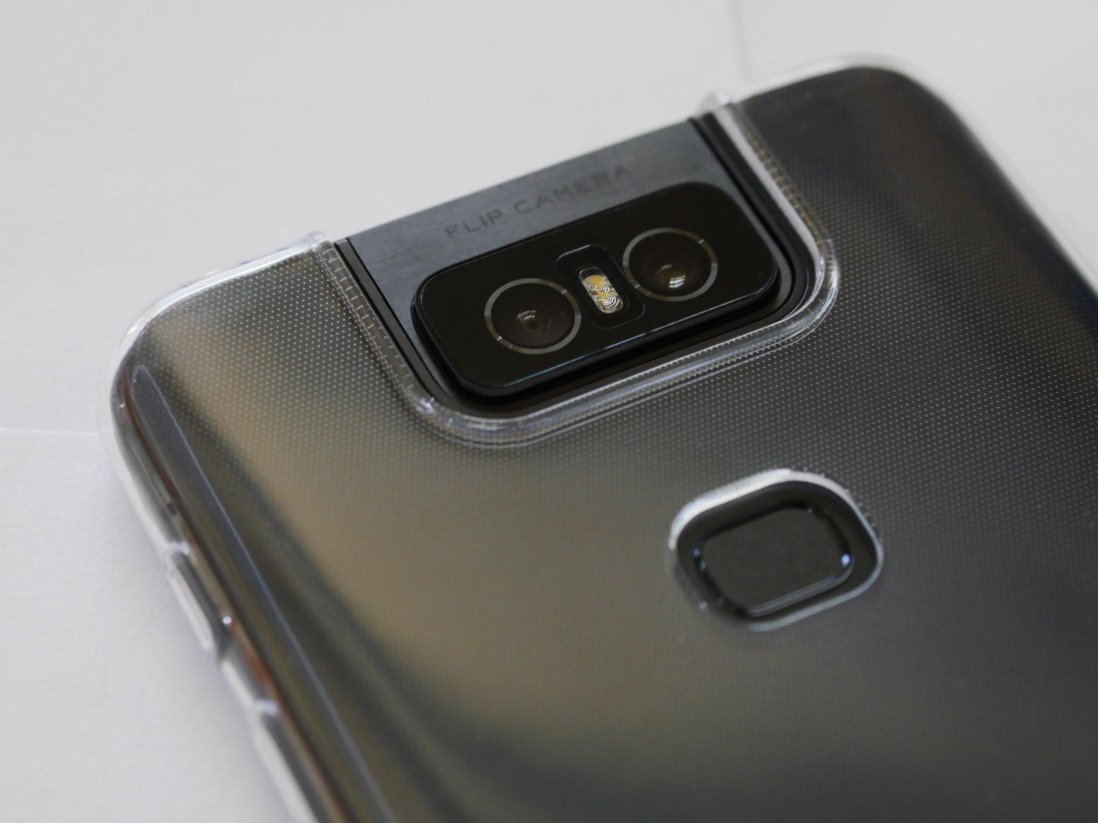 Zenfone6 不專業隨手拍分享+微保謢貼保謢殼分享