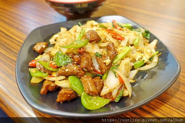 台中．吃到賺到的銷魂骰子牛炒河粉@探扒霸平價午晚餐
