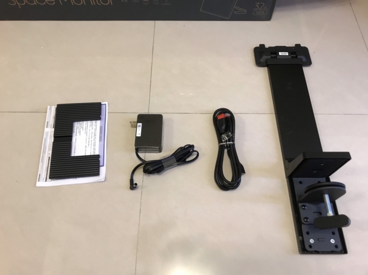 [開箱心得文]入手辣~Samsung 32吋 Space 多段式螢幕（S32R750UEC)~~~~