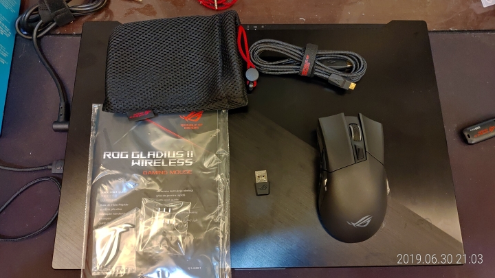 ROG Gladius II Wireless小開箱