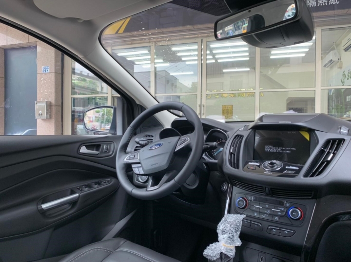 [分享]台中美力可 新車實貼隔熱紙心得