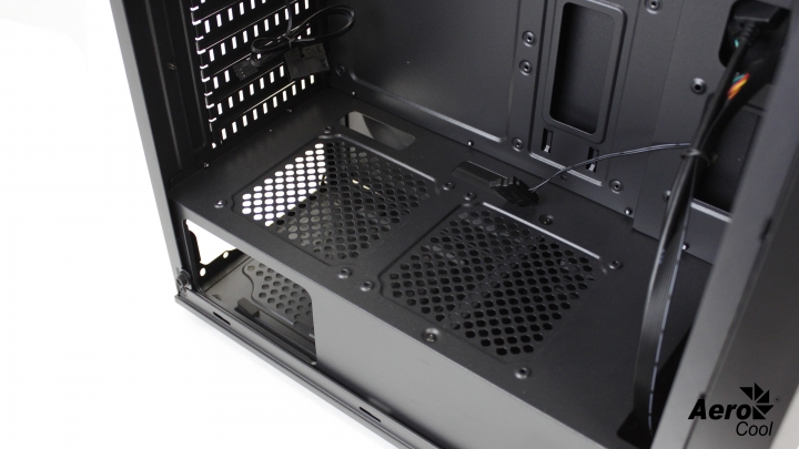 點我看大圖 愛樂酷AeroCool Bolt閃電,與世界冠軍選手聯名?!