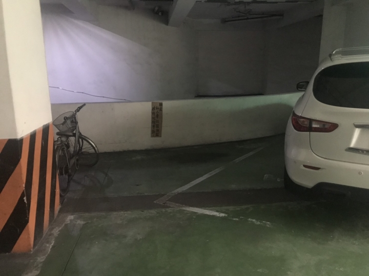 公寓地下停車場 亂停機車 主委管不了