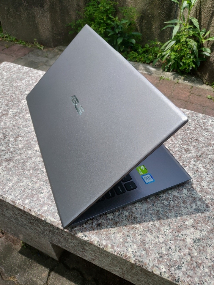 平價大螢幕窄邊框平價筆電 ASUS Vivobook 15 X512星空灰開箱