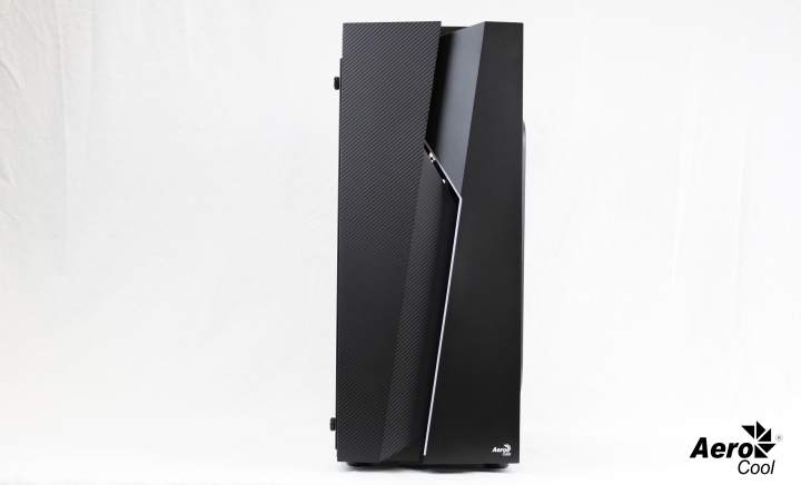 點我看大圖 愛樂酷AeroCool Bolt閃電,與世界冠軍選手聯名?!