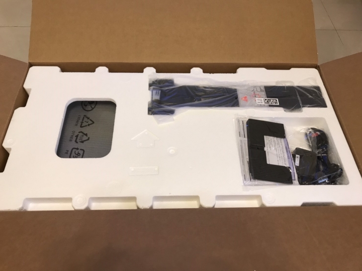 [開箱心得文]入手辣~Samsung 32吋 Space 多段式螢幕（S32R750UEC)~~~~