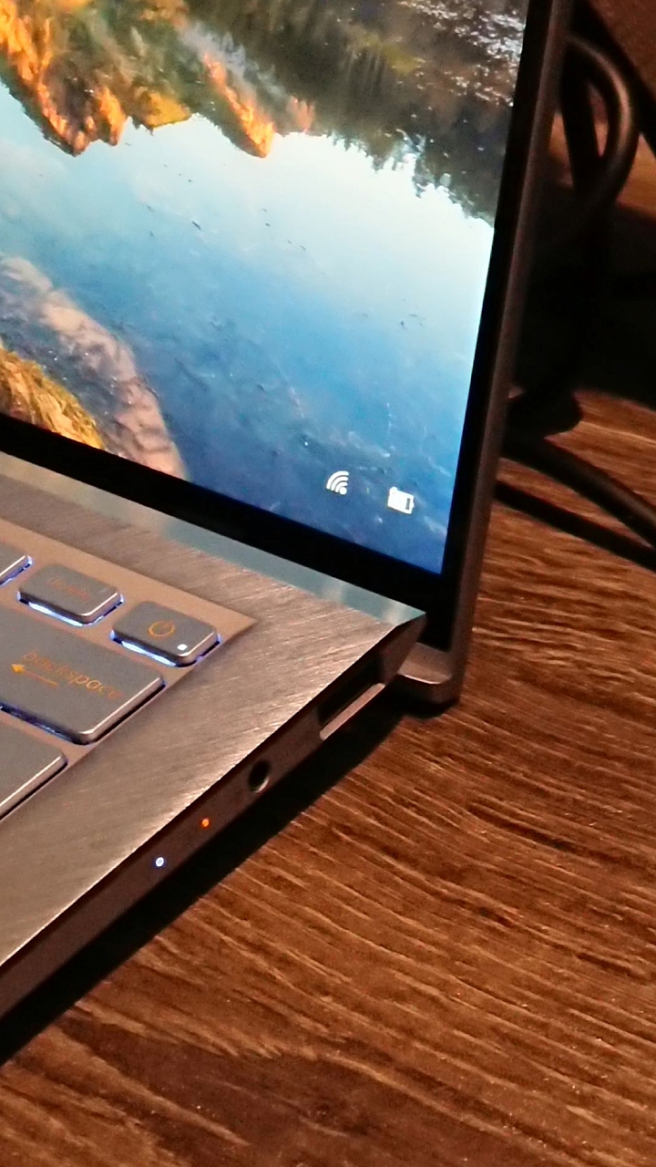 ASUS ZENBOOK S13 UX392FN 洗練精悍低調之作