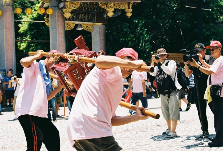 [Canon EOS 55]兒育|城隍一日遊[Kodak 200][50mm]