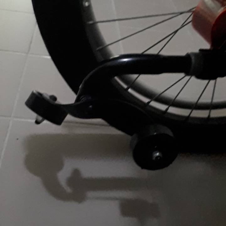 我兒子開電動輪椅倒頭災