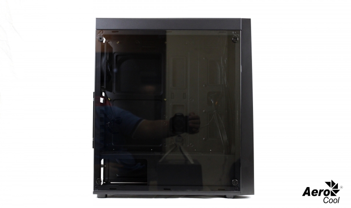 點我看大圖 愛樂酷AeroCool Bolt閃電,與世界冠軍選手聯名?!