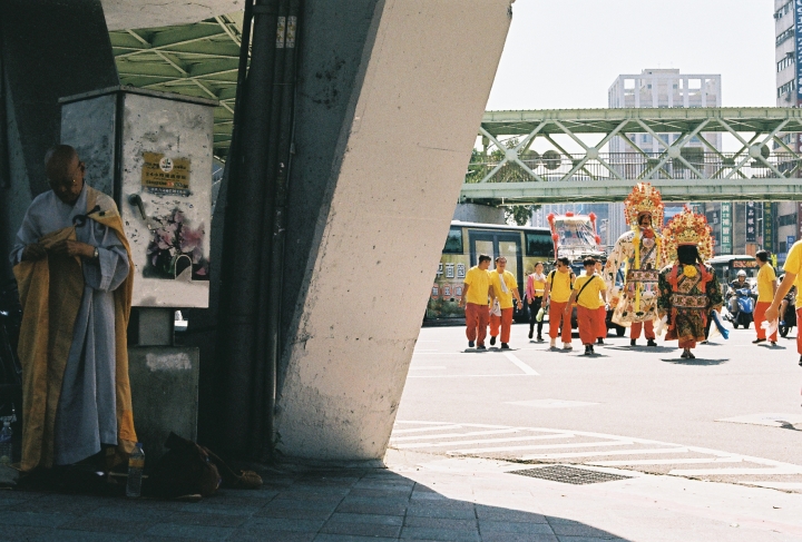 [Canon EOS 55]兒育|城隍一日遊[Kodak 200][50mm]