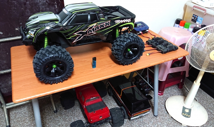 [簡易開箱] 1/6 Traxxas XMAXX 8s 無刷暴力大腳車