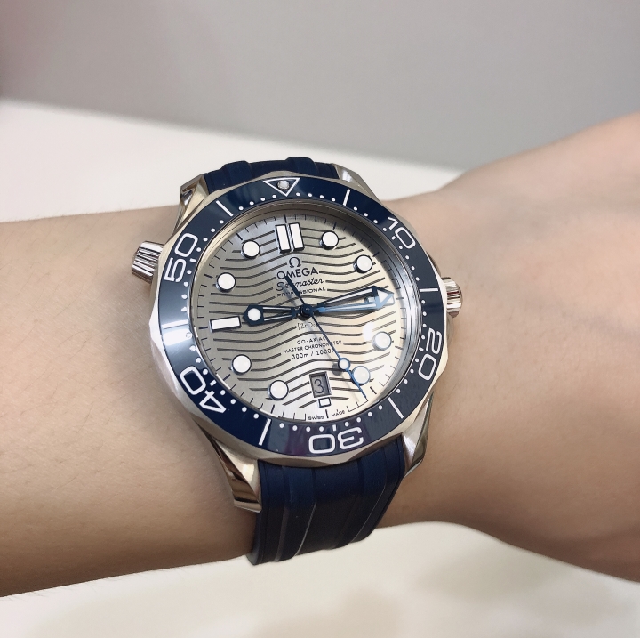 簡易開箱-OMEGA 海馬300 灰面膠帶