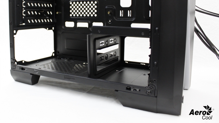 愛樂酷AeroCool Cylon賽隆,13色炫彩RGB大軍報到【開箱】
