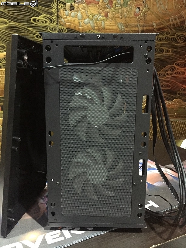 [開箱] 全漢 CST310 小坦克 玻璃透側ARGB機殼