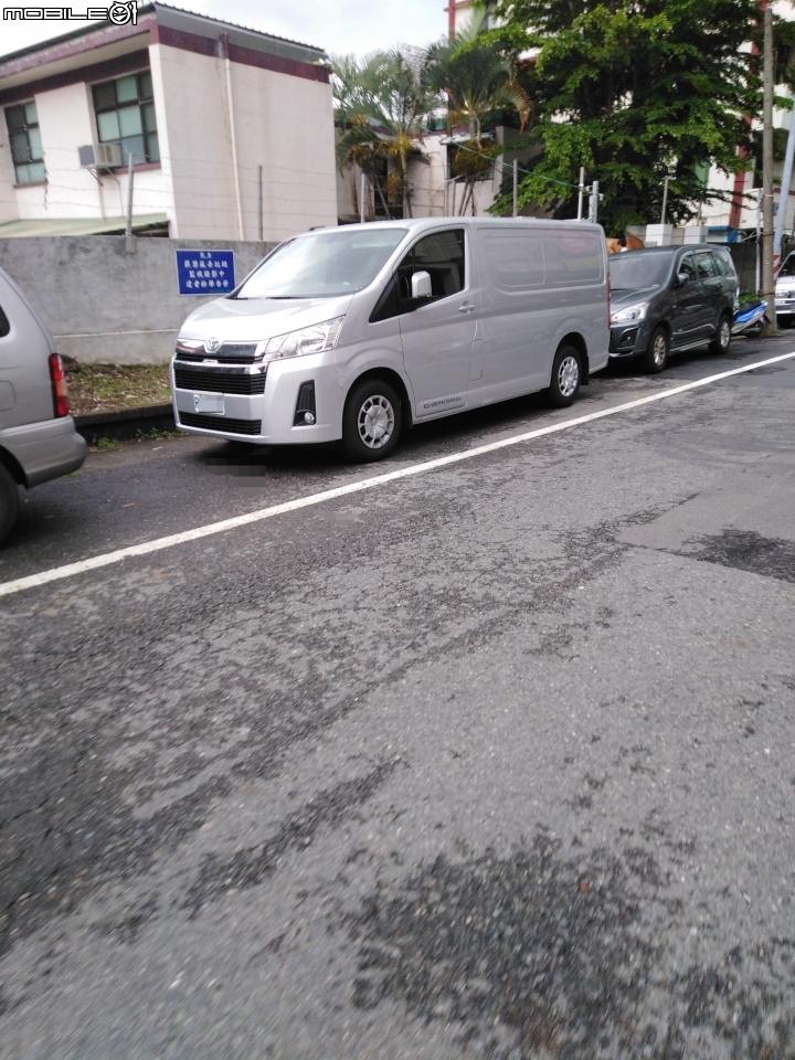 巧遇Toyota Hiace商務車