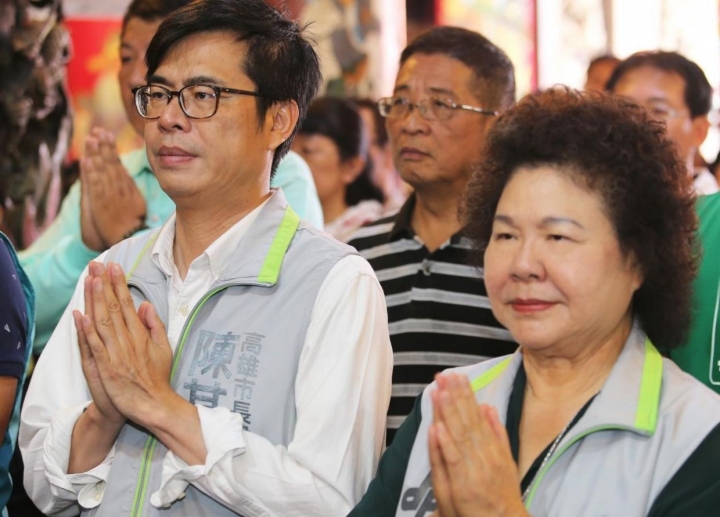 (有影片) 陳菊時代 有認真清下水道嗎? 難怪高雄淹的亂七八糟 記者跟淤泥奮戰 傻眼...