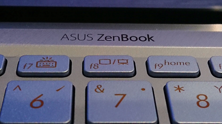 ASUS ZENBOOK S13 UX392FN 洗練精悍低調之作