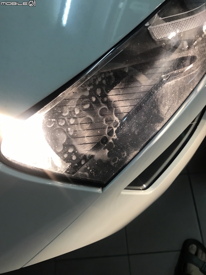 2018年式 菁英款小熊 大燈霧化問題以及SKODA 台中南屯廠 回覆