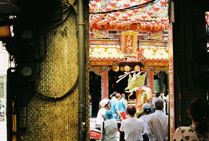 [Canon EOS 55]兒育|城隍一日遊[Kodak 200][50mm]