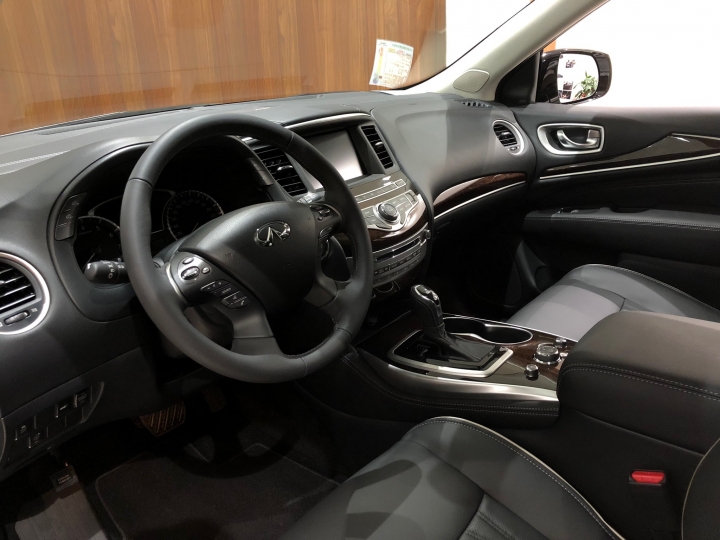 賞完QX50跟QX60之後猶豫了