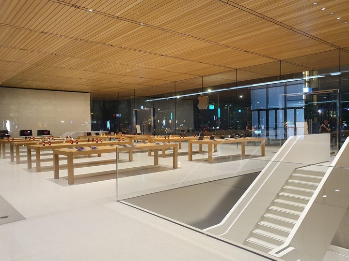 Apple信義A13，開幕前一夜的超廣角外觀記錄