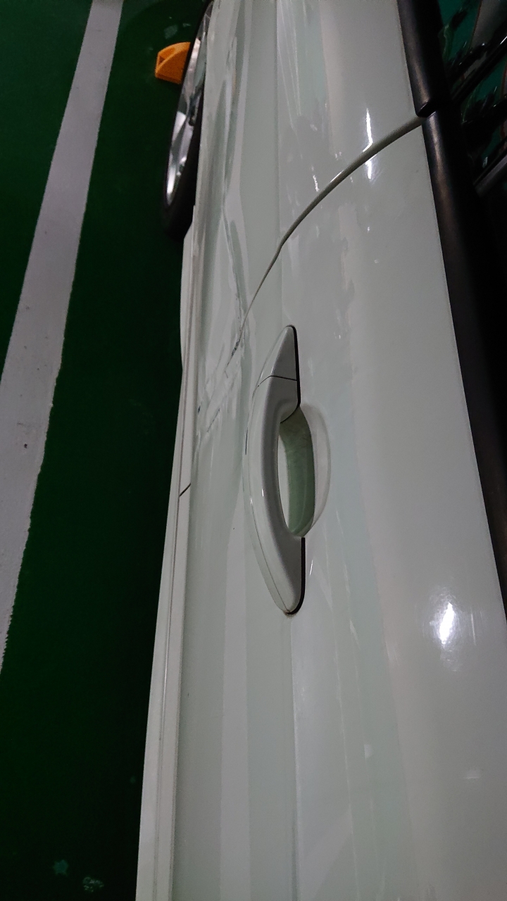 點我看大圖 請問Focus車門撞成這樣是要板金還是換新門?