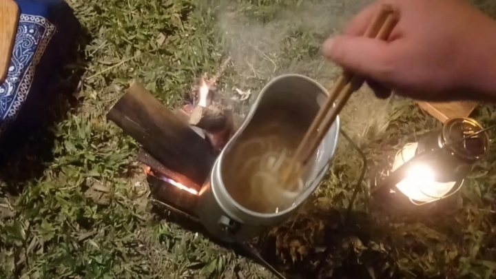 ▲機車露營(24)_小女孩的童言童語(小七篇/柴燒讚岐烏龍麵/手斧初體驗)_Solocamping ft. Kawaii littler girl