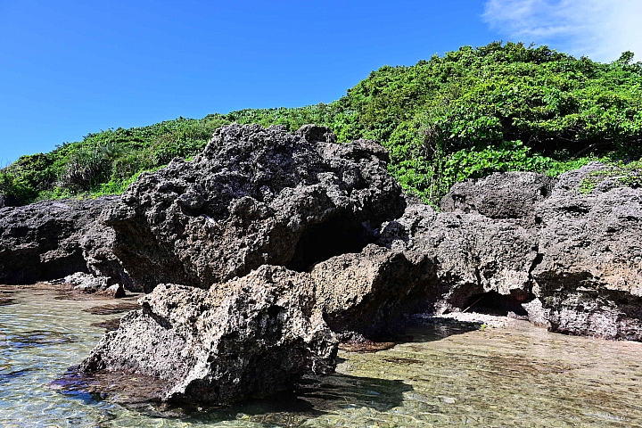可容納46人入住美麗的小琉球星海民宿、觀亭餐館及大武山飛碟雲。