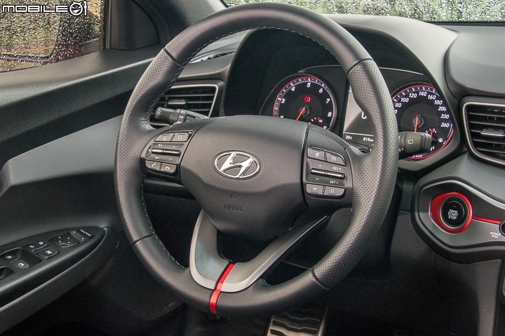 Hyundai Veloster Turbo試駕 又酷又會跑