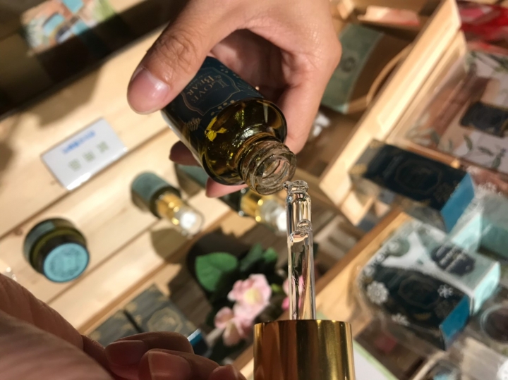 夏天輕透不黏保養品