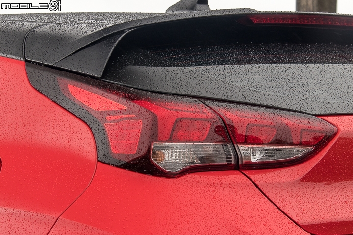 Hyundai Veloster Turbo試駕 又酷又會跑