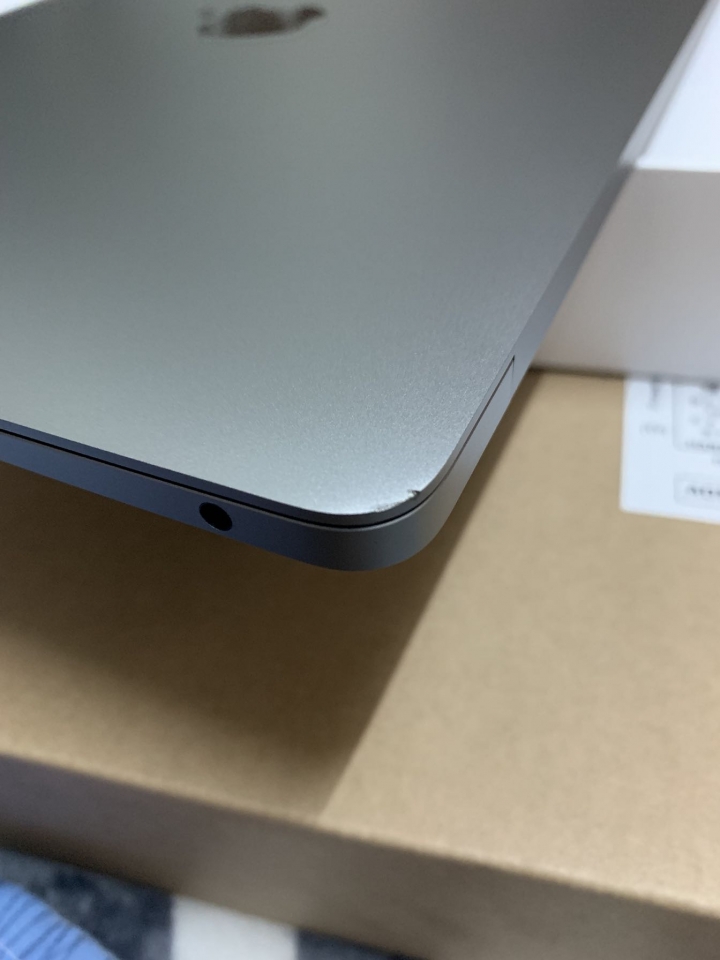Online store的Mac Air耗電與瑕疵